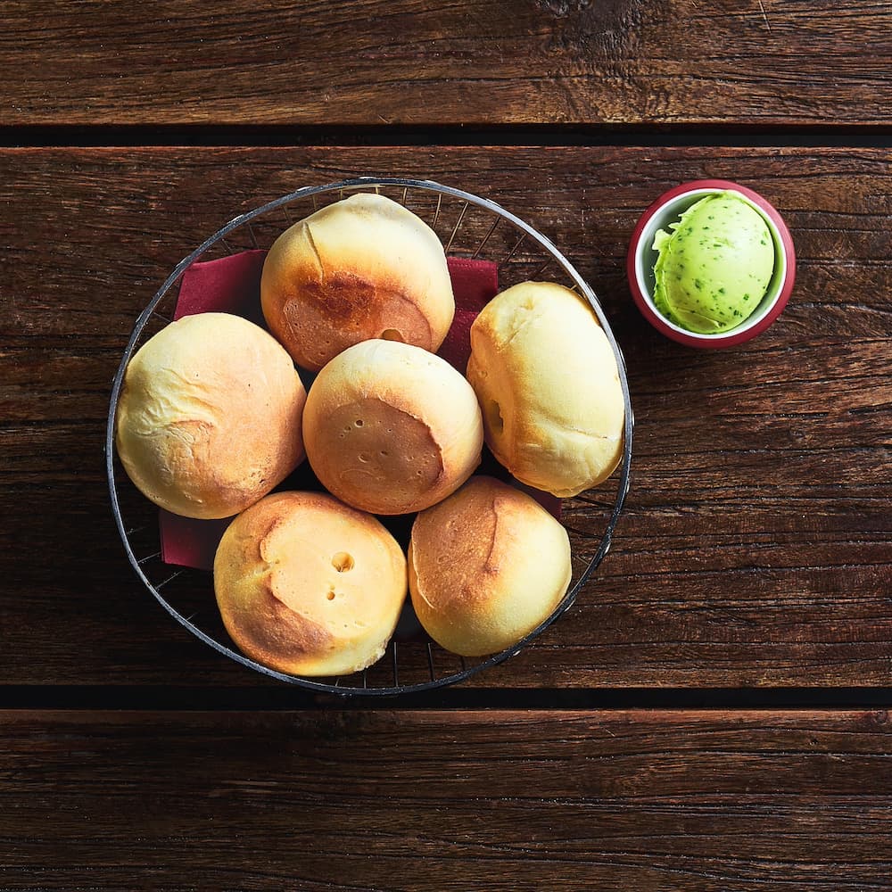 6 Pizzabrötchen mit Kräuterbutter